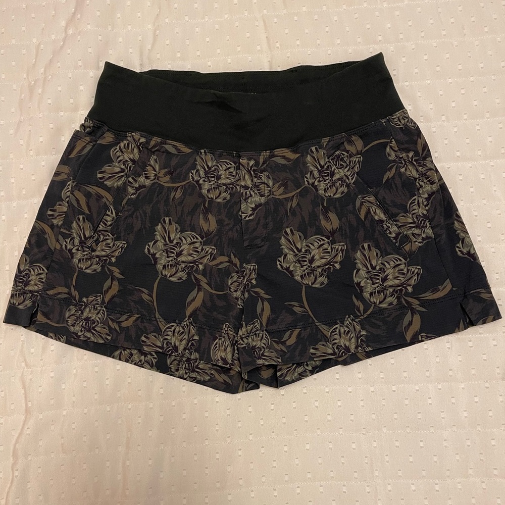 Athleta Trekkie North Printed Shorts